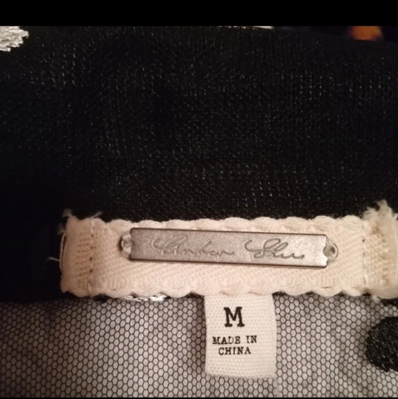 Amber Skies Vintage Sheer Black W/ White Flowered Blouse Misses Size (M) - Picture 4 of 6